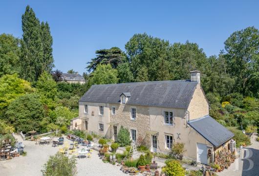lower-normandy - En Bessin, dans la vallée de la Seulles, à 10 min de Bayeux, un domaine rural, son logis, ses dépendances et son jardin